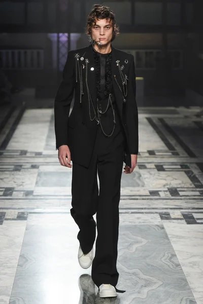 Look 28
